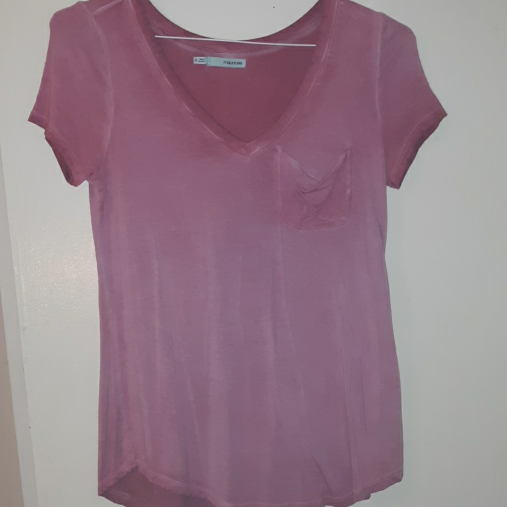 Maurice's faded tee